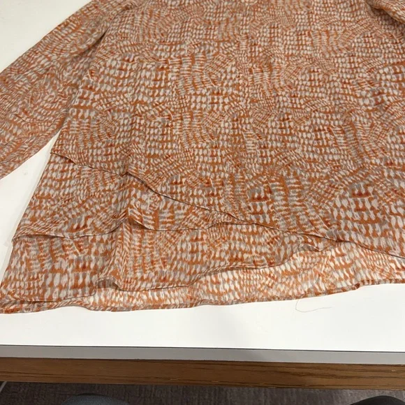 Excellent condition: Susan Graver orange V-neck semi-sheer top, size 10 - Picture 7 of 8